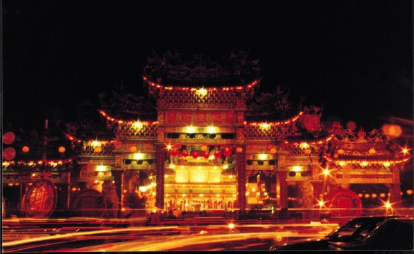 伸港鄉福安宮夜景入口處