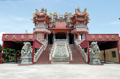 蚵寮村代天府